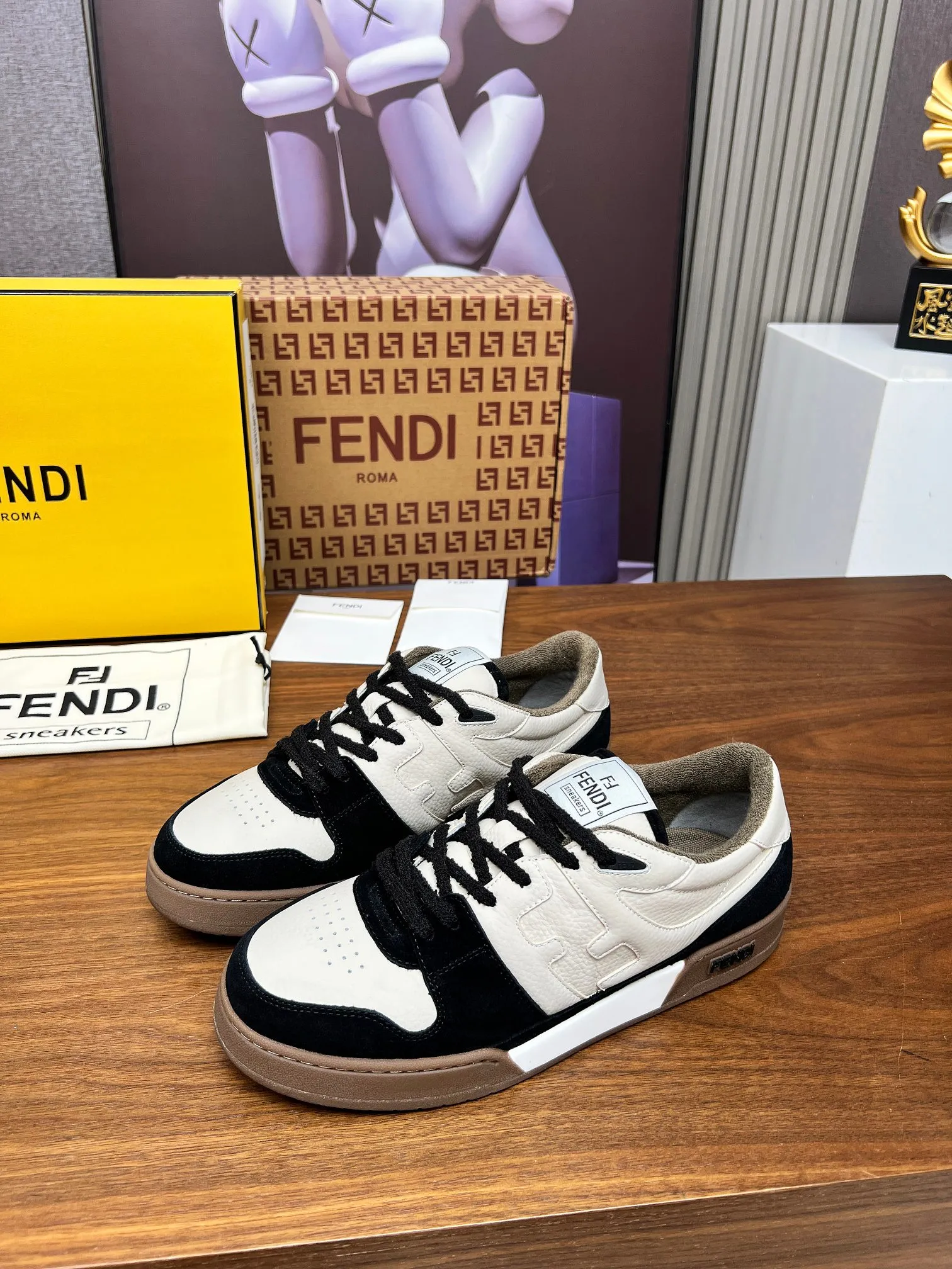 Factory price 660💰 Fendi·Fendi⛳️Hot-selling 35--45 couple model👫 FD match Original purchase for RMB14340 One-to-one reproduction Designer Kim Jones's first sneaker fendi match and Donkey brand Trainer basketball sneakers, fresh blood injected with FF retro design Super good-looking and versatile, the upper is made of cowhide and cowhide splicing combination, with concave and convex double F on the side The logo lining is made of terry velvet 🤗Super soft on the feet, lightweight and comfortable to match with a sweatshirt, original full package! ✦ Fabric: cowhide + cowhide color matching ✦ Lining: original terry velvet lining ✦ Sole: original molded multi-color color matching sole ✦ Sole: mesh injection molding pad ✦ Sole thickness: 3.5cm ✦ Female size: 35--40, female 40 customized ✦ Male size: 39--45, male 45 customized